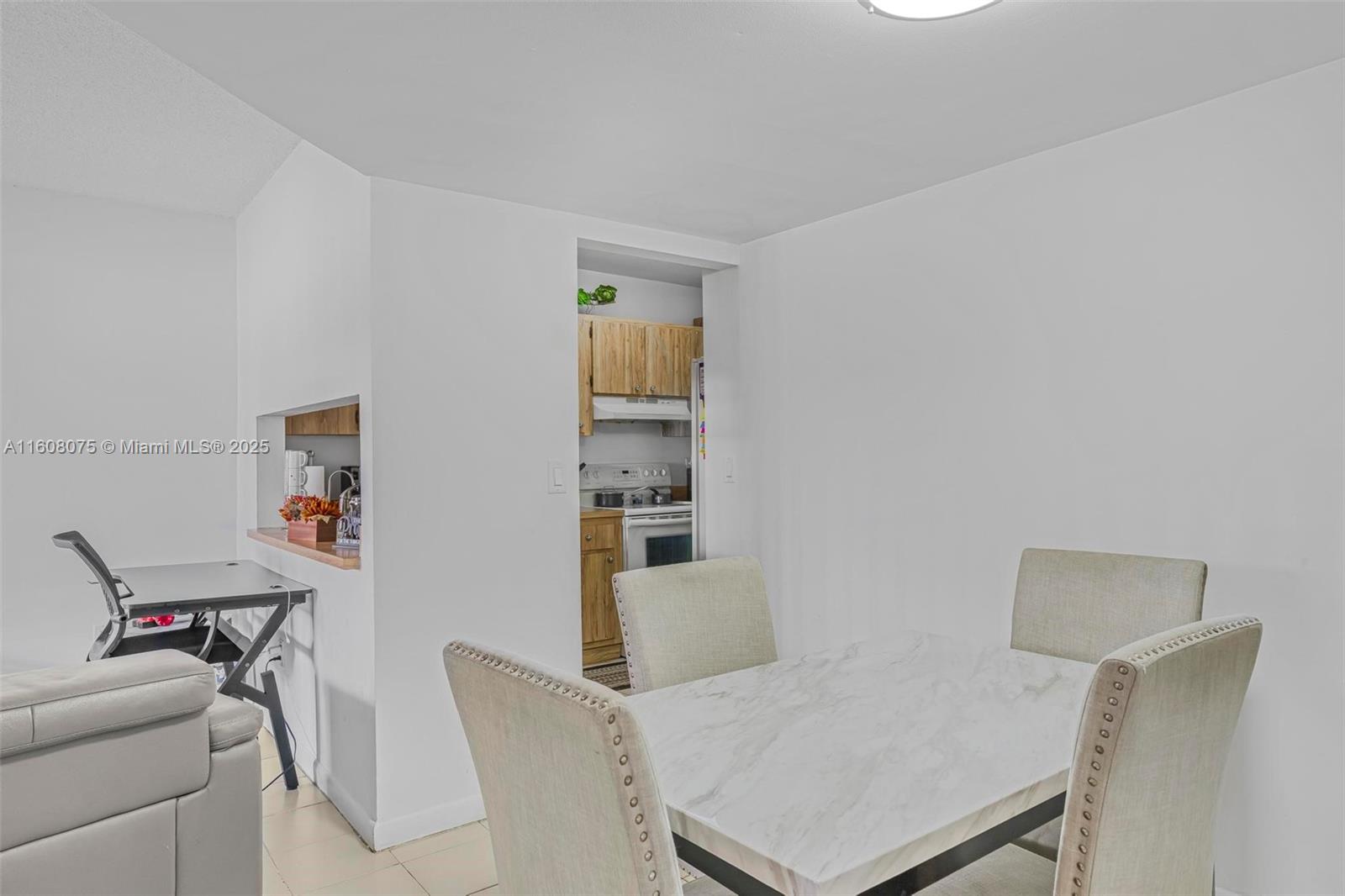 ROZLAND CONDO - Residential