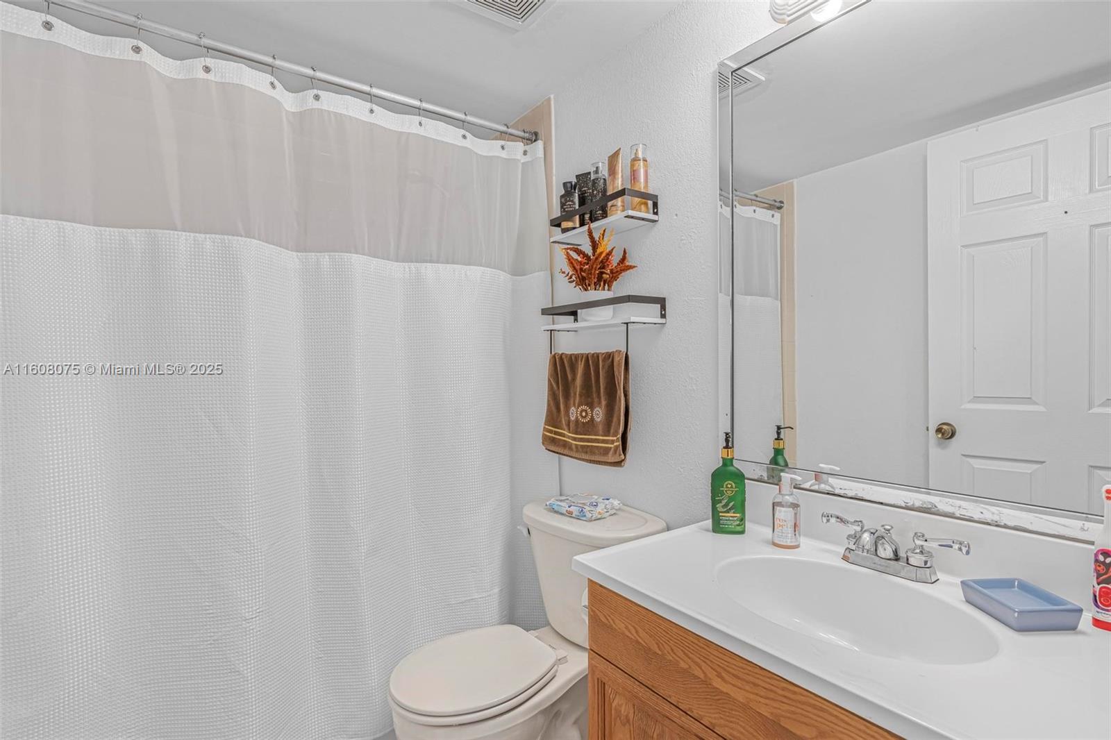 ROZLAND CONDO - Residential