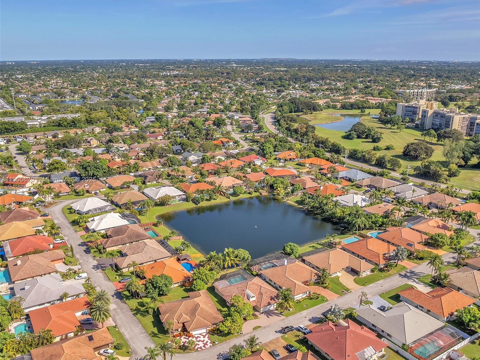 BANYAN CLUB - Residential