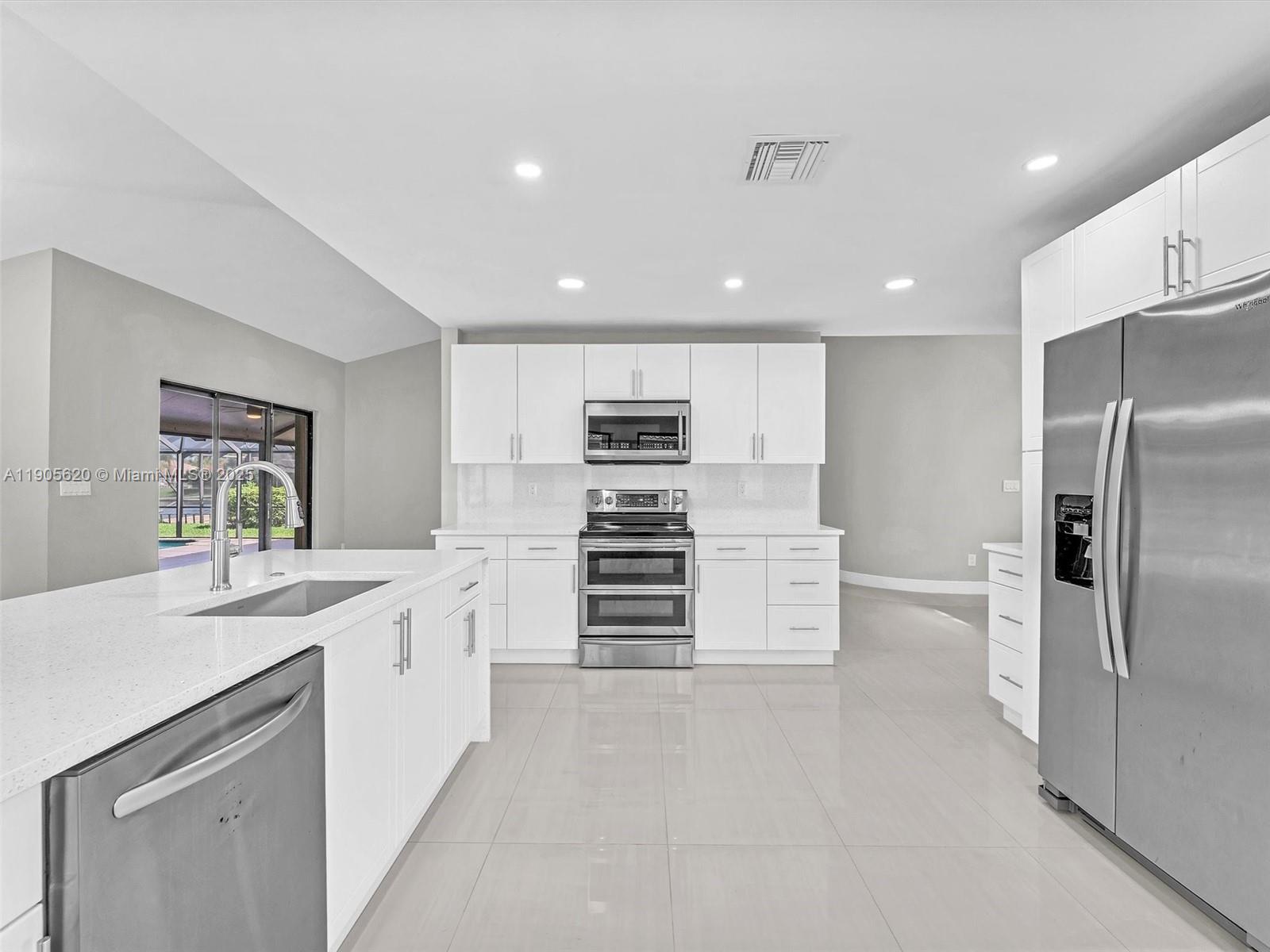 BANYAN CLUB - Residential