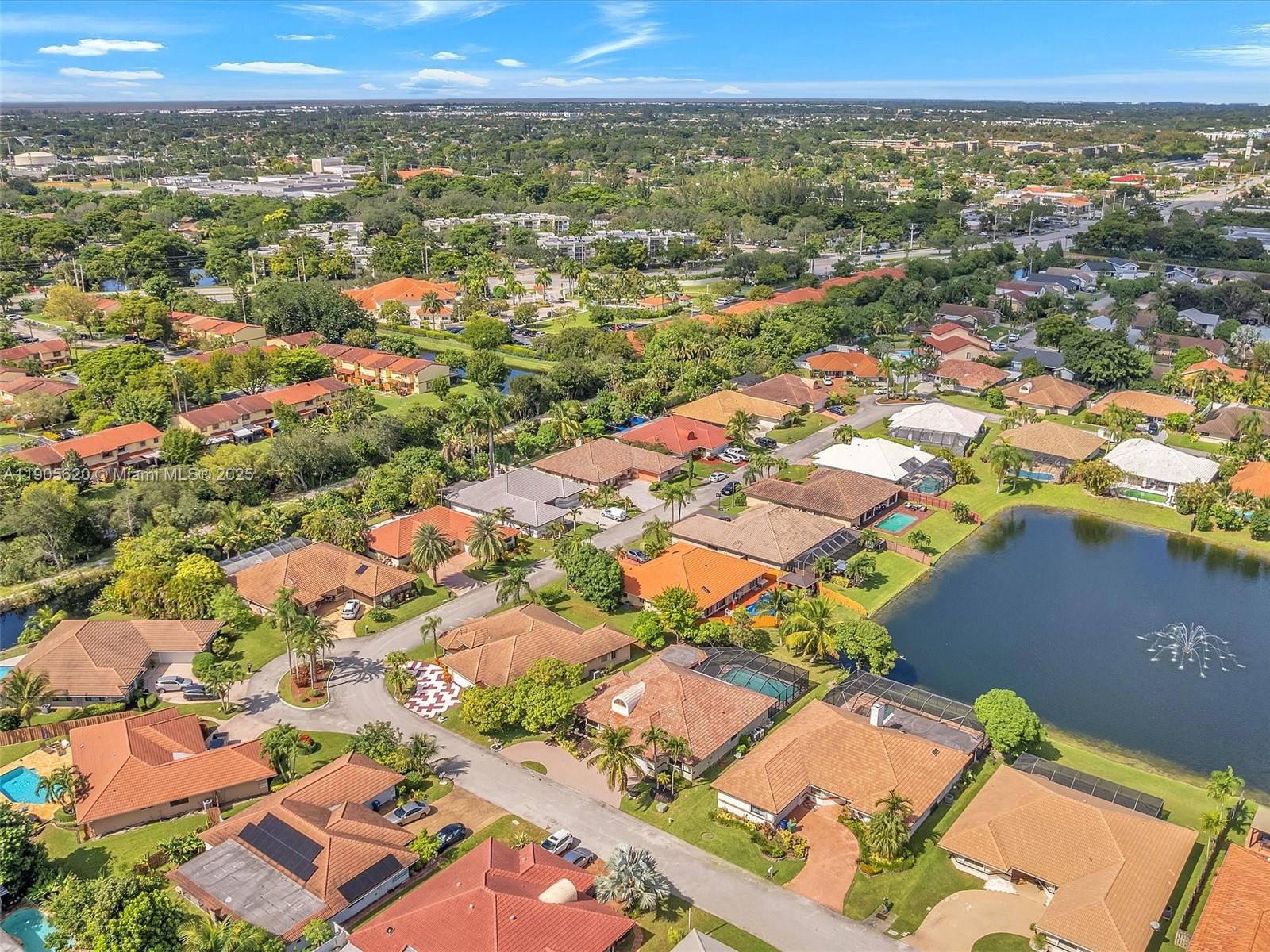 BANYAN CLUB - Residential