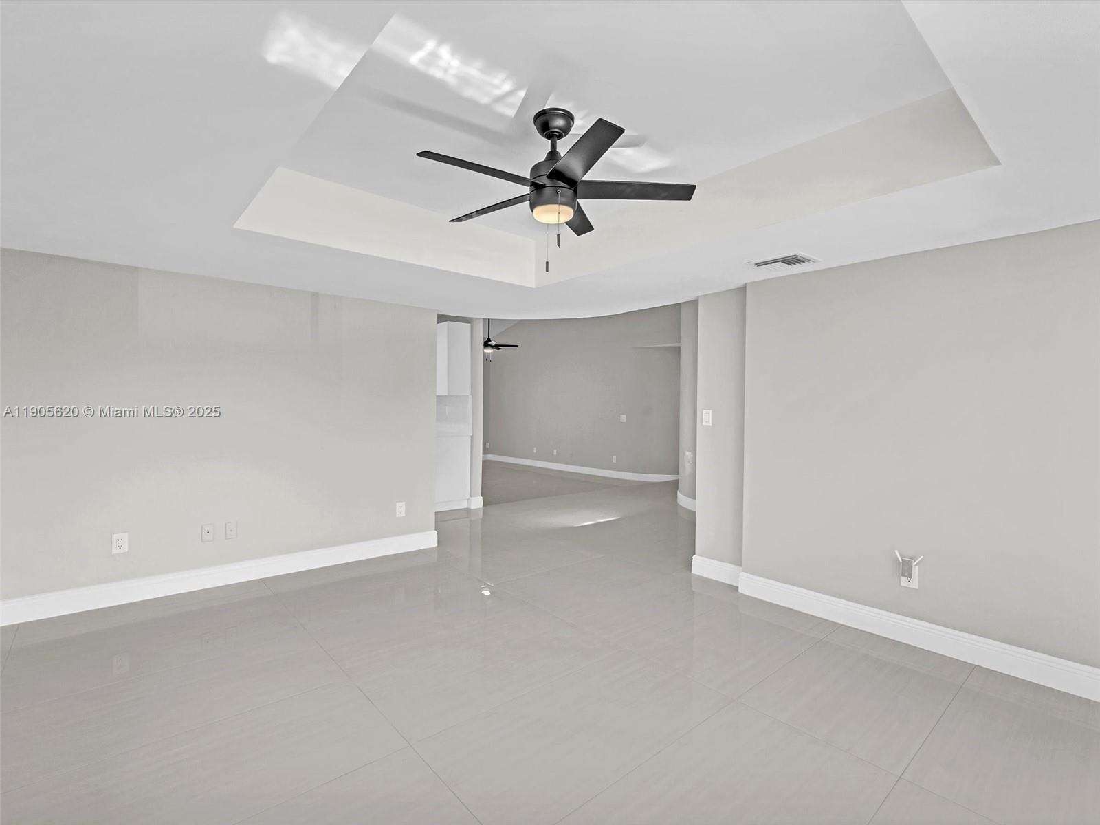 BANYAN CLUB - Residential