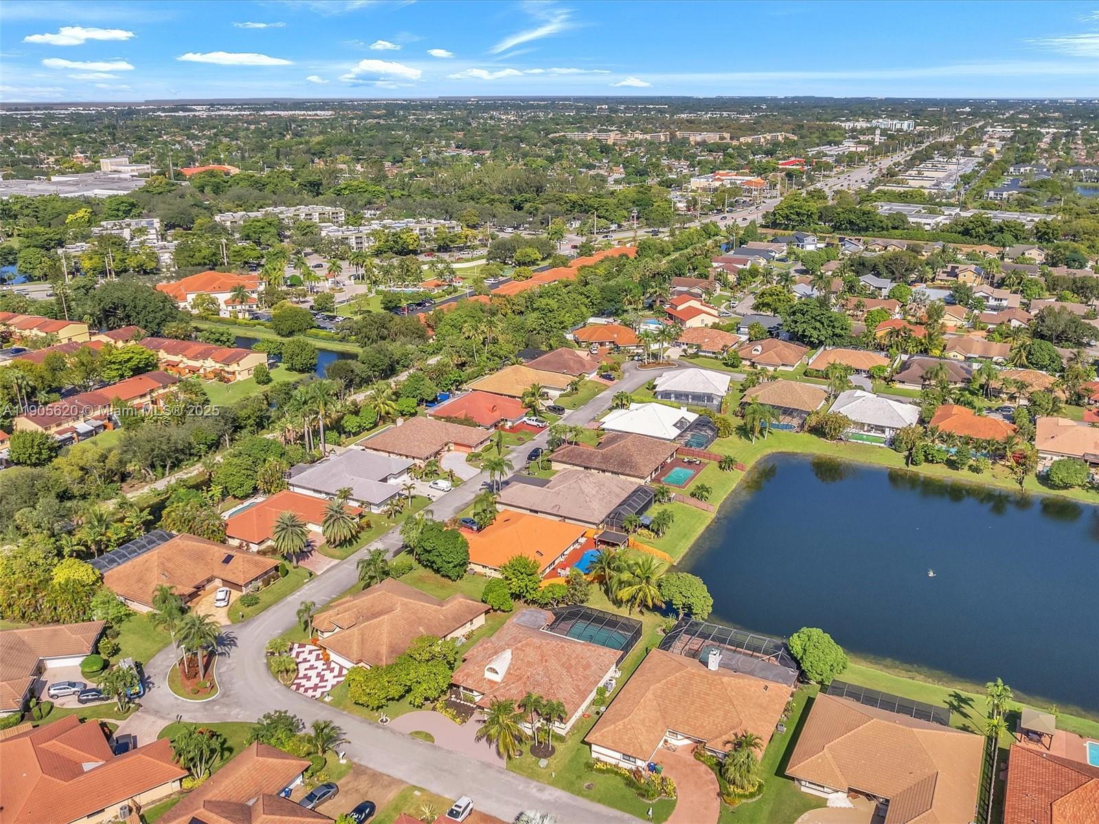 BANYAN CLUB - Residential