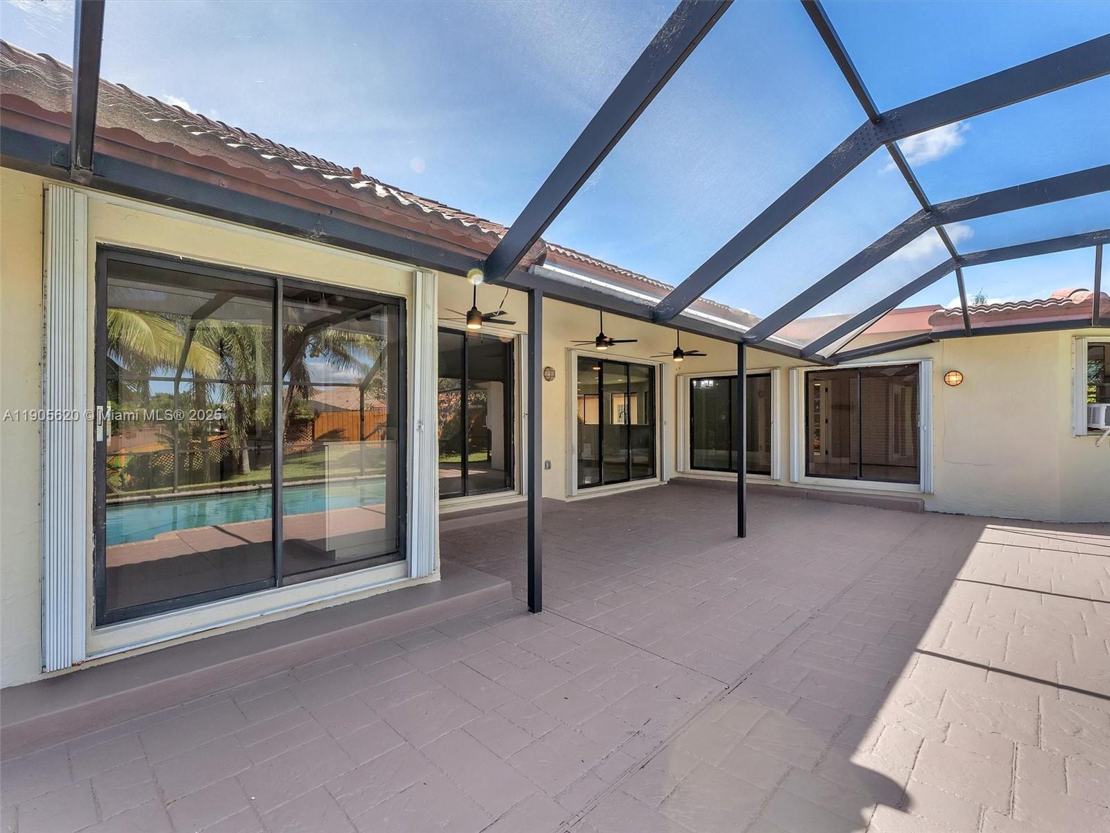 BANYAN CLUB - Residential