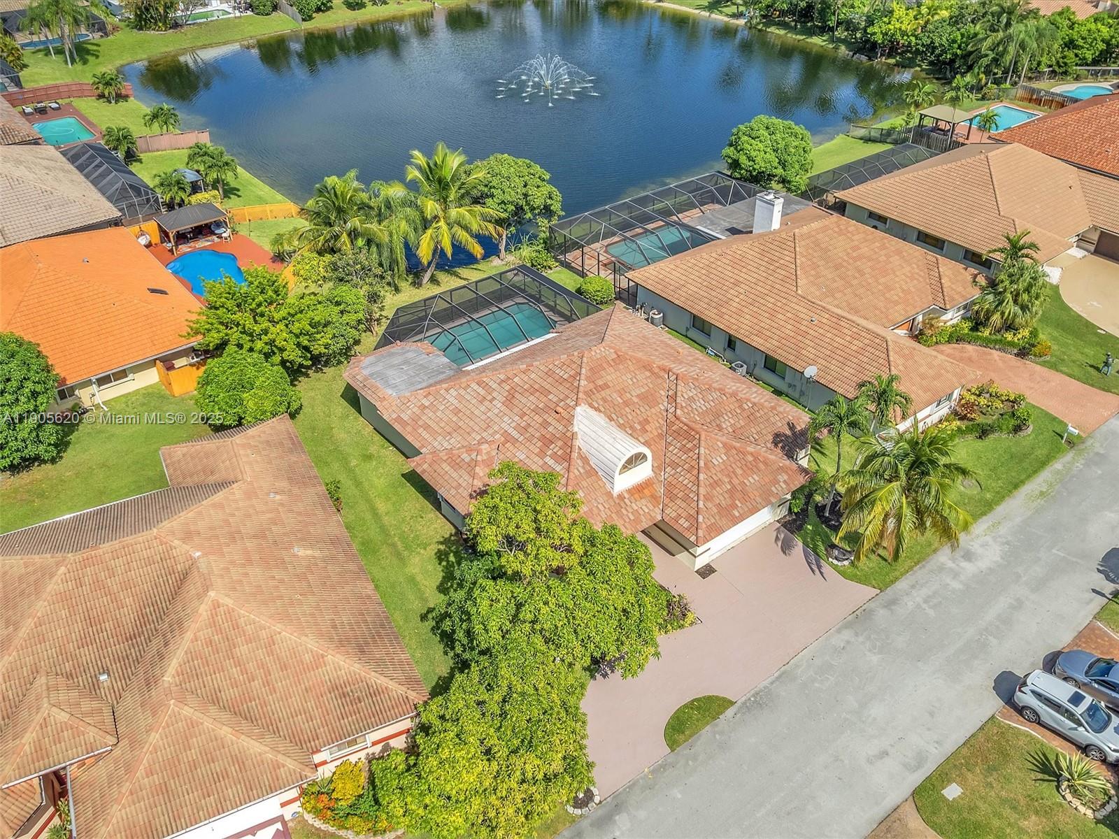 BANYAN CLUB - Residential