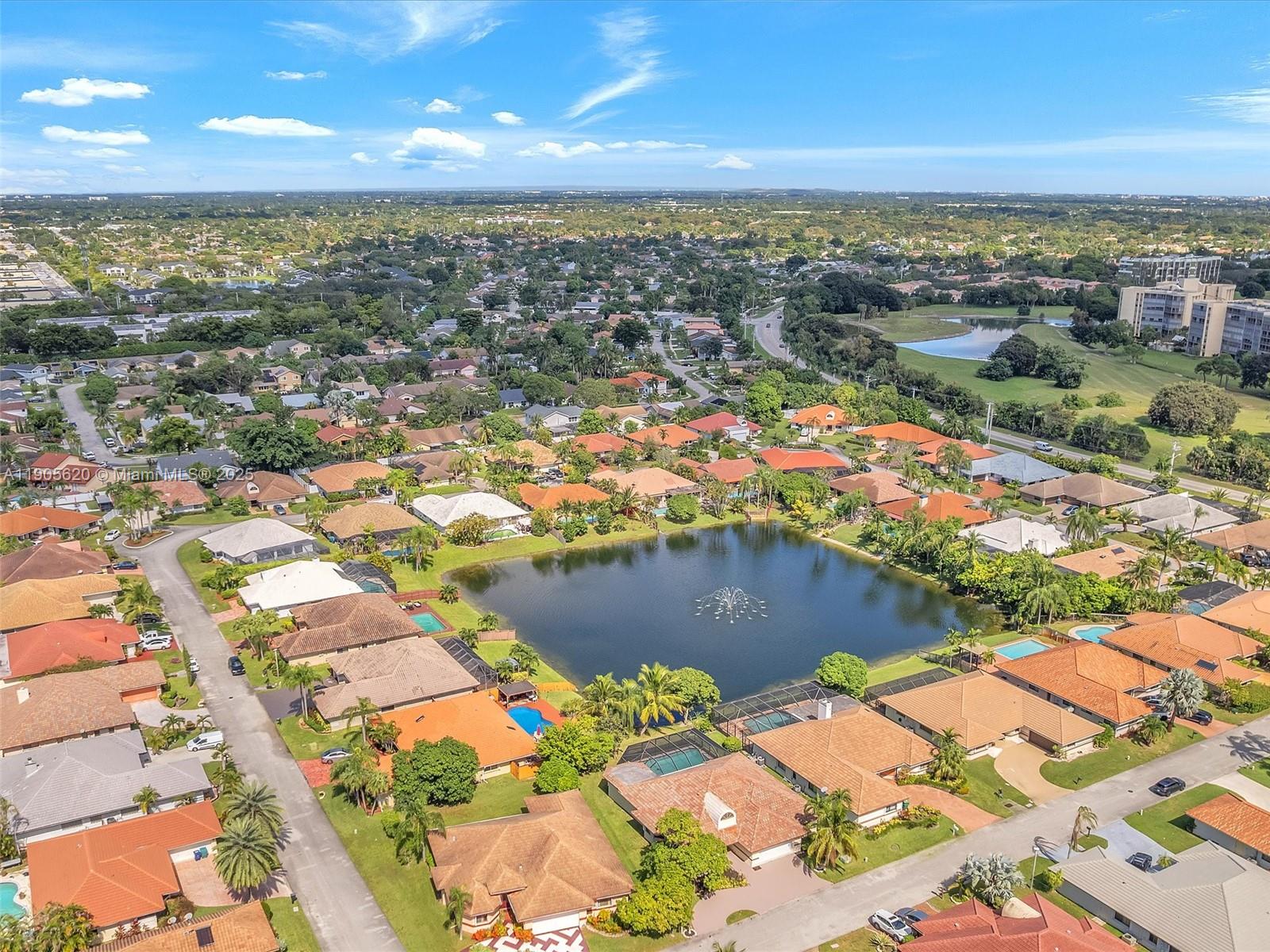 BANYAN CLUB - Residential