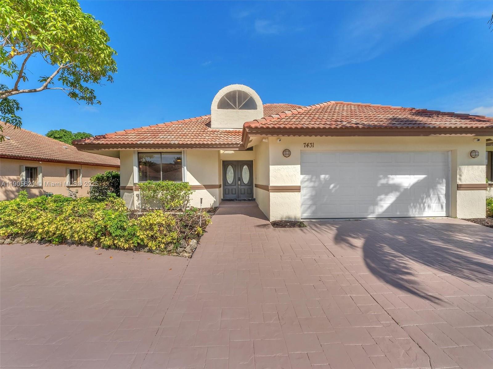 BANYAN CLUB - Residential