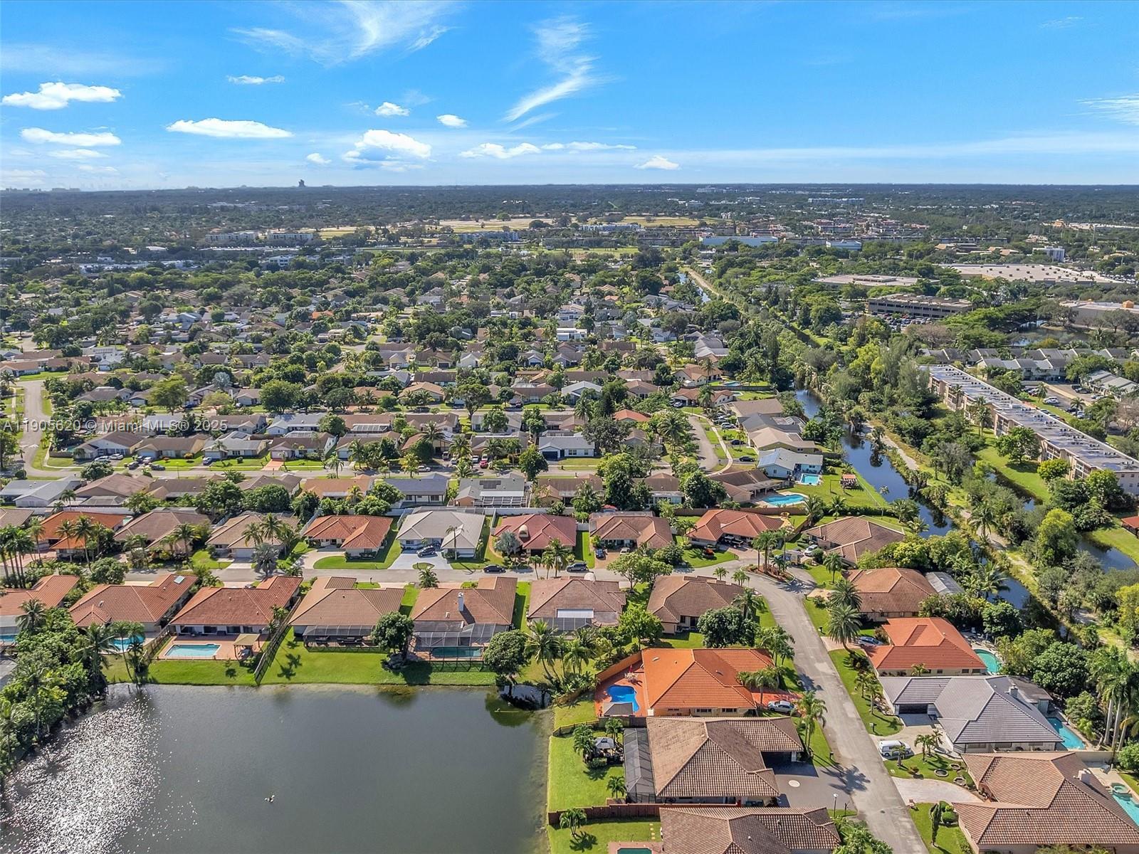 BANYAN CLUB - Residential