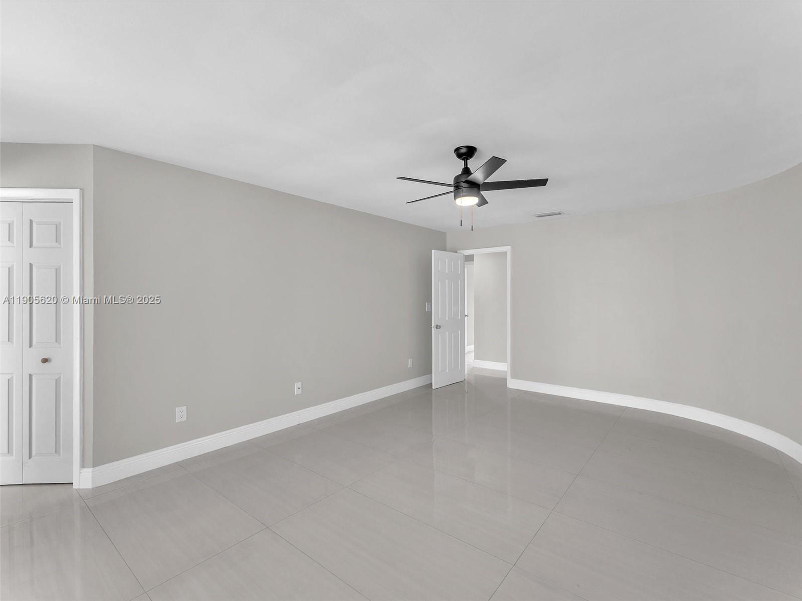 BANYAN CLUB - Residential