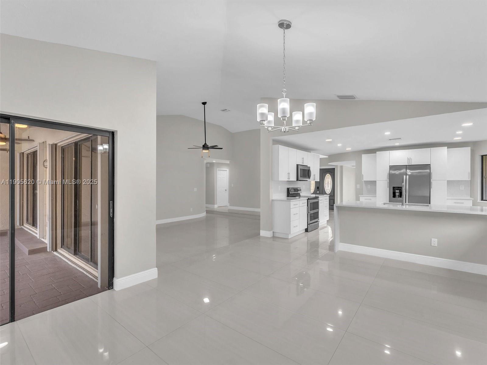 BANYAN CLUB - Residential