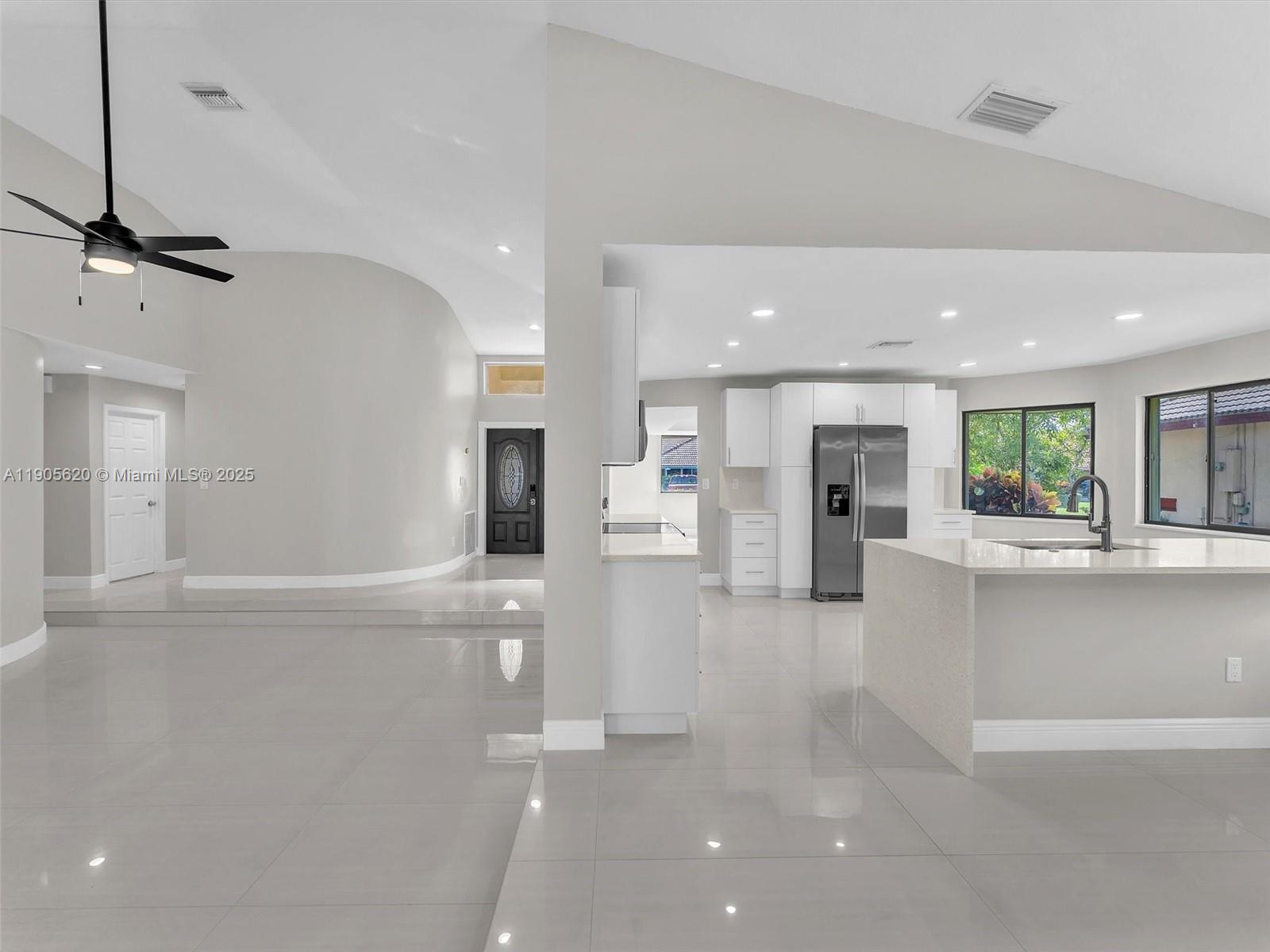 BANYAN CLUB - Residential