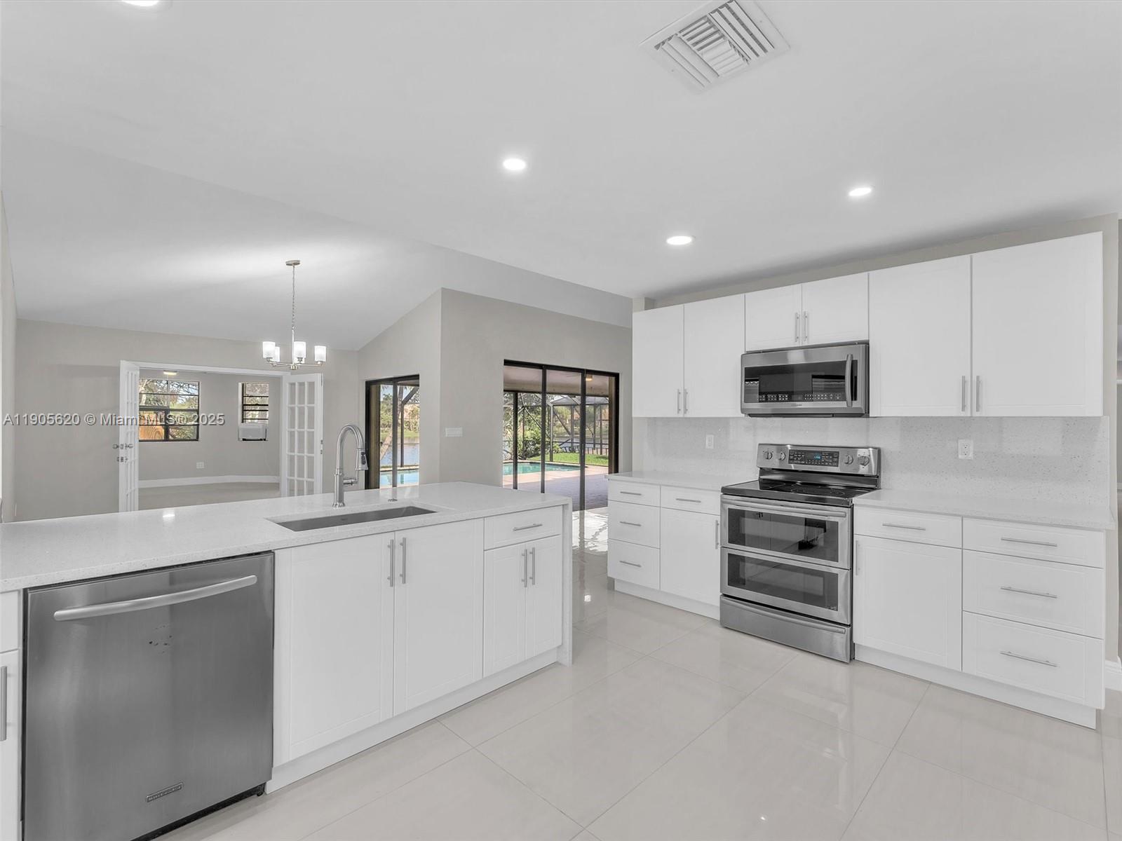 BANYAN CLUB - Residential