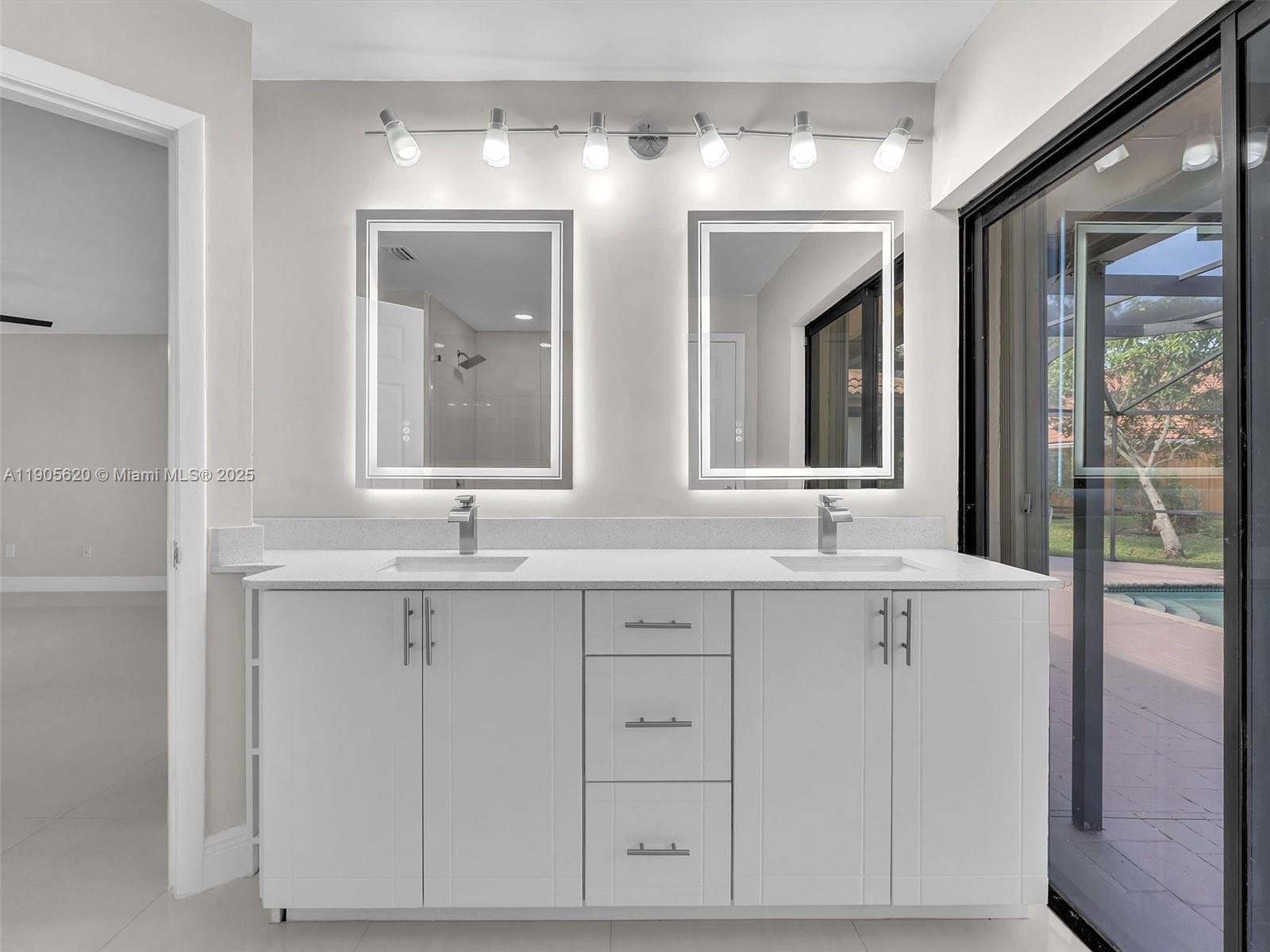 BANYAN CLUB - Residential