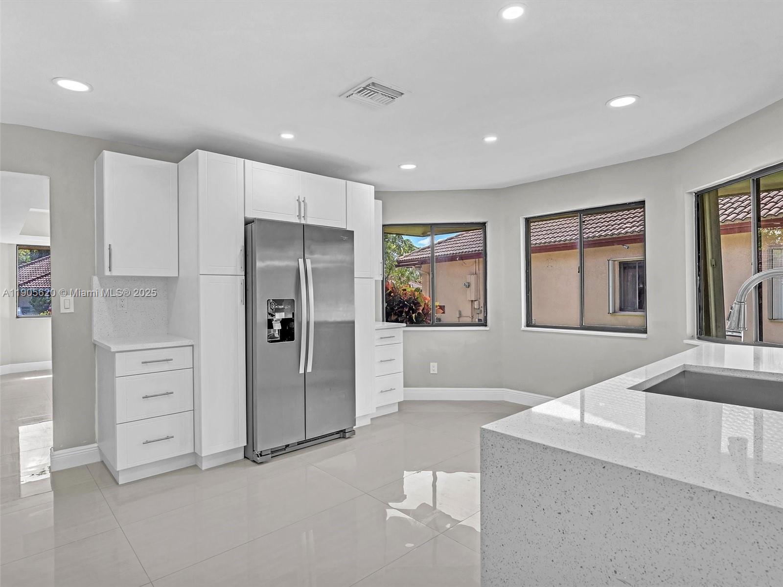 BANYAN CLUB - Residential