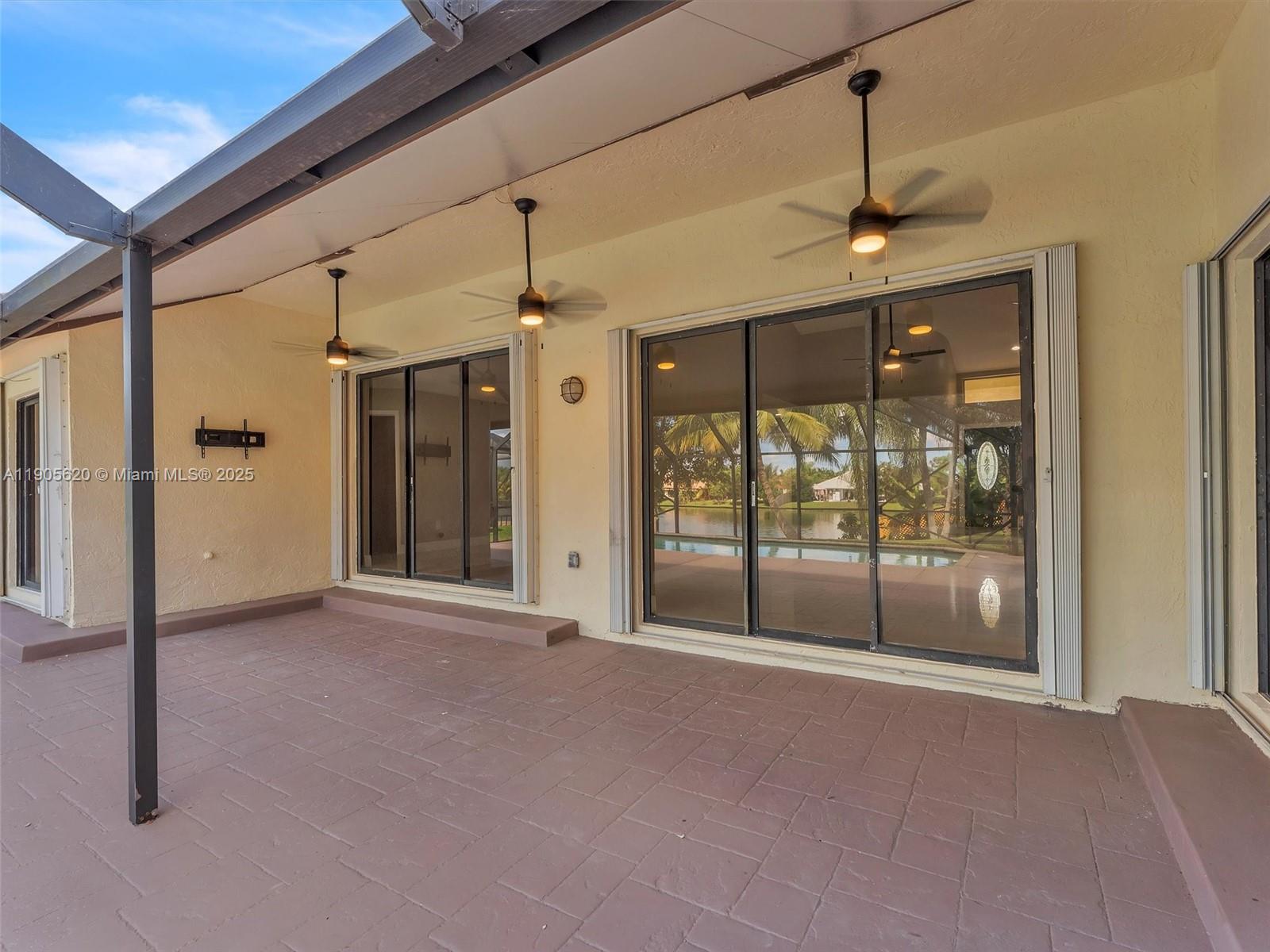 BANYAN CLUB - Residential