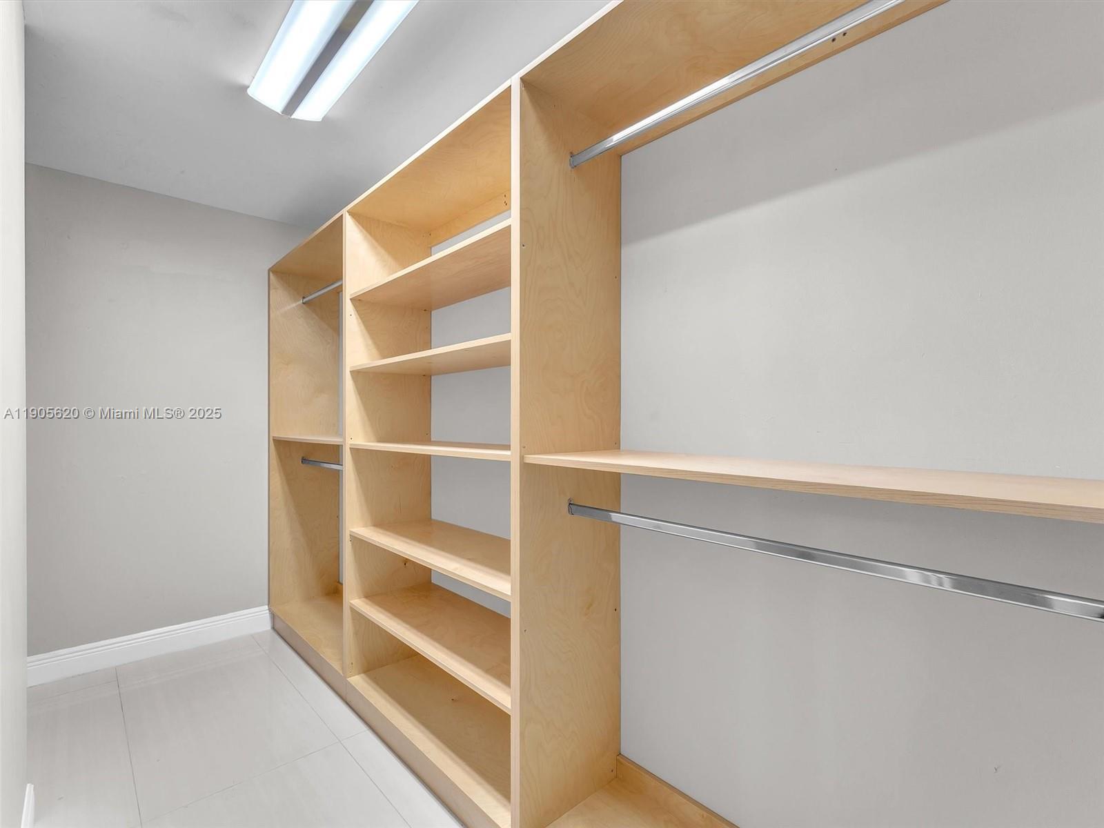 BANYAN CLUB - Residential