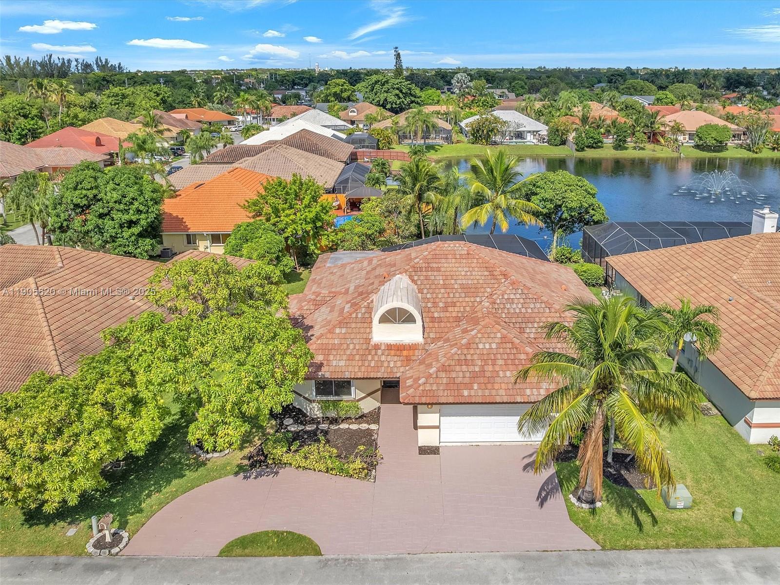 BANYAN CLUB - Residential