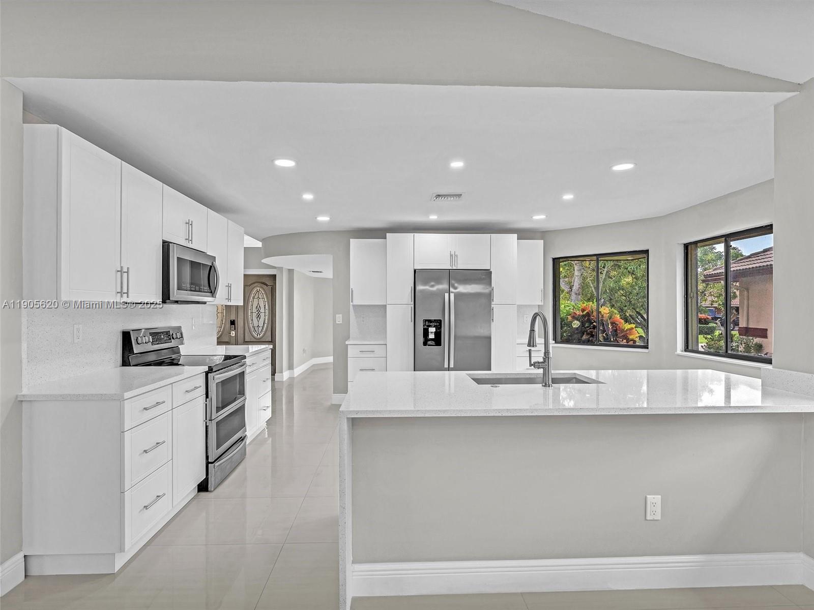 BANYAN CLUB - Residential