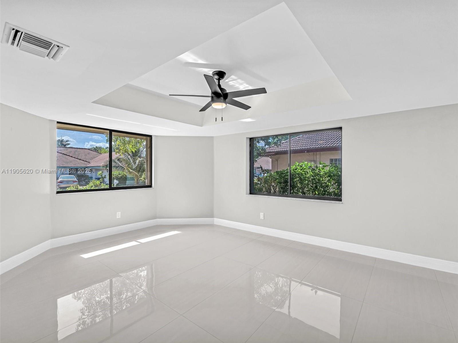 BANYAN CLUB - Residential