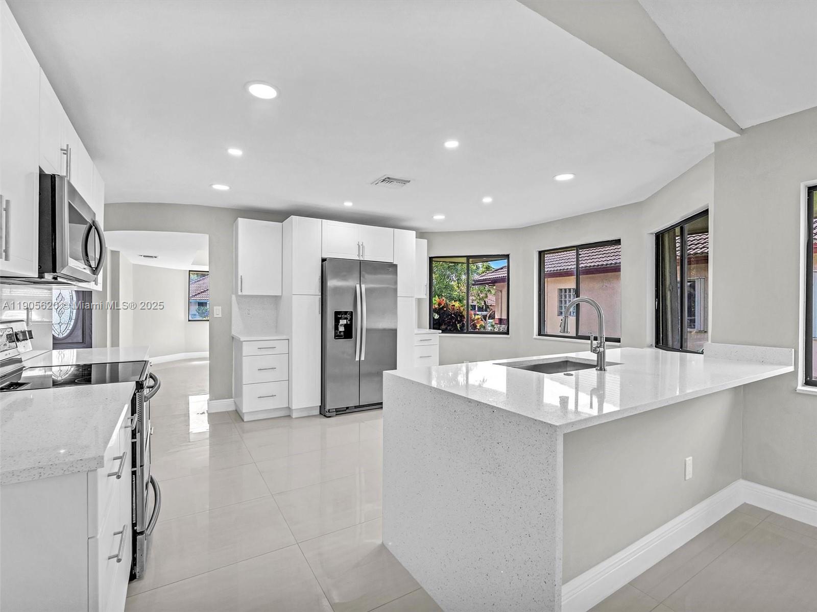 BANYAN CLUB - Residential