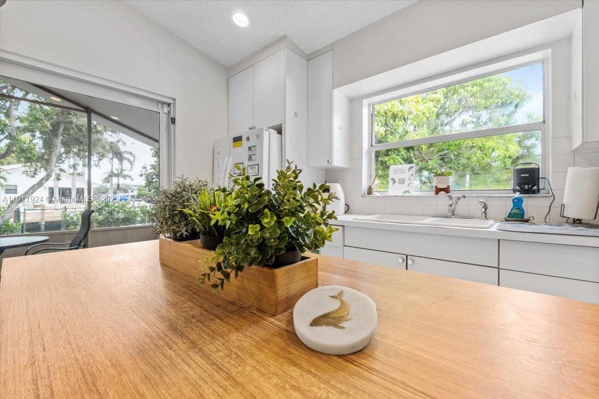 HOLLYWOOD ISLES ADD - Residential Lease