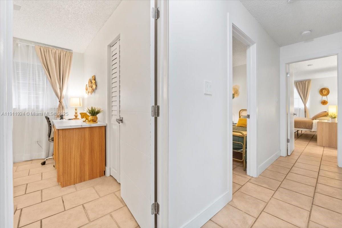 HOLLYWOOD ISLES ADD - Residential Lease