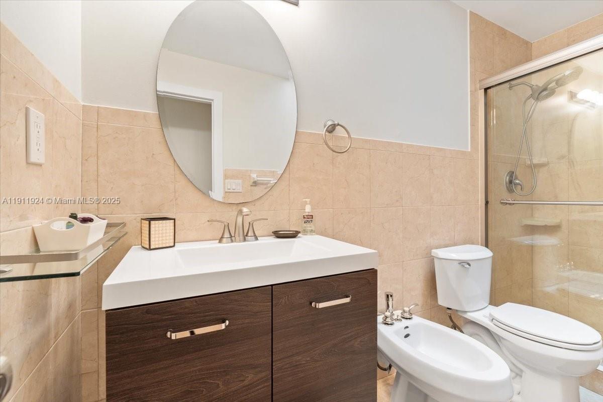 HOLLYWOOD ISLES ADD - Residential Lease