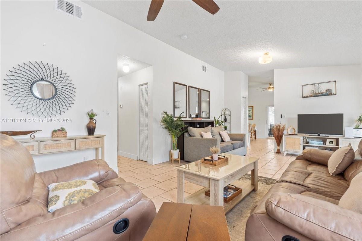 HOLLYWOOD ISLES ADD - Residential Lease