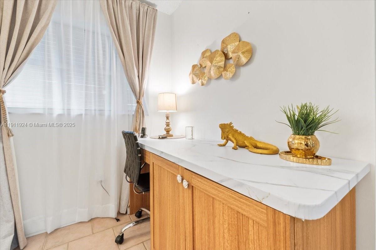 HOLLYWOOD ISLES ADD - Residential Lease