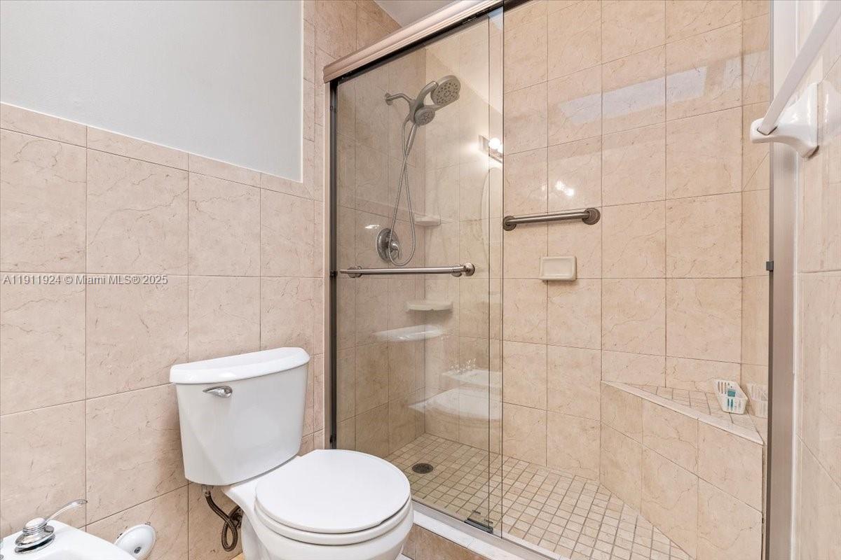 HOLLYWOOD ISLES ADD - Residential Lease