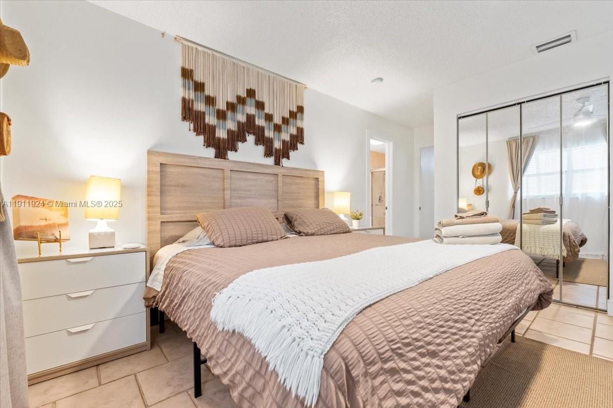 HOLLYWOOD ISLES ADD - Residential Lease