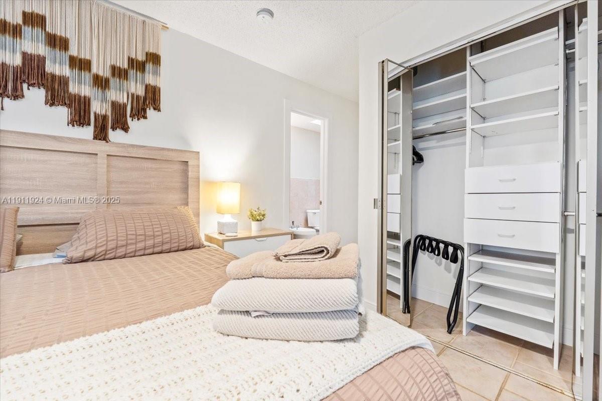 HOLLYWOOD ISLES ADD - Residential Lease