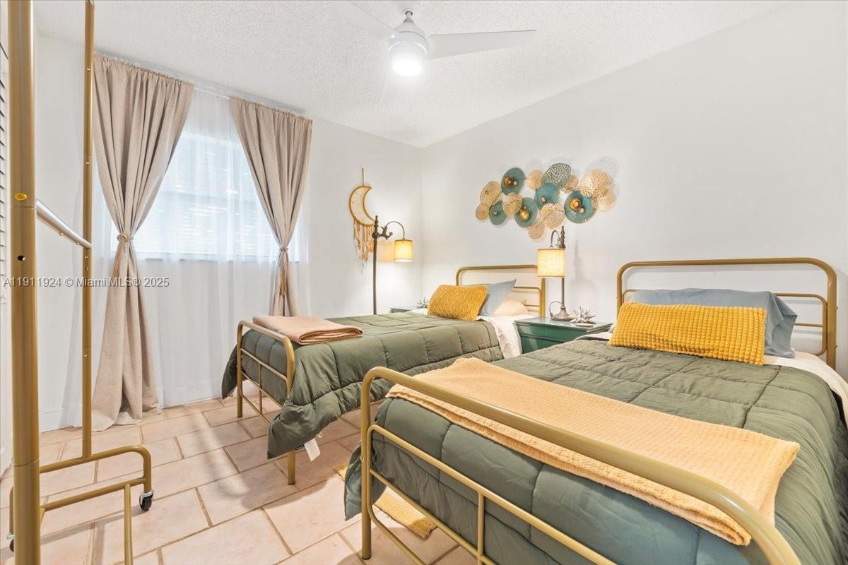 HOLLYWOOD ISLES ADD - Residential Lease