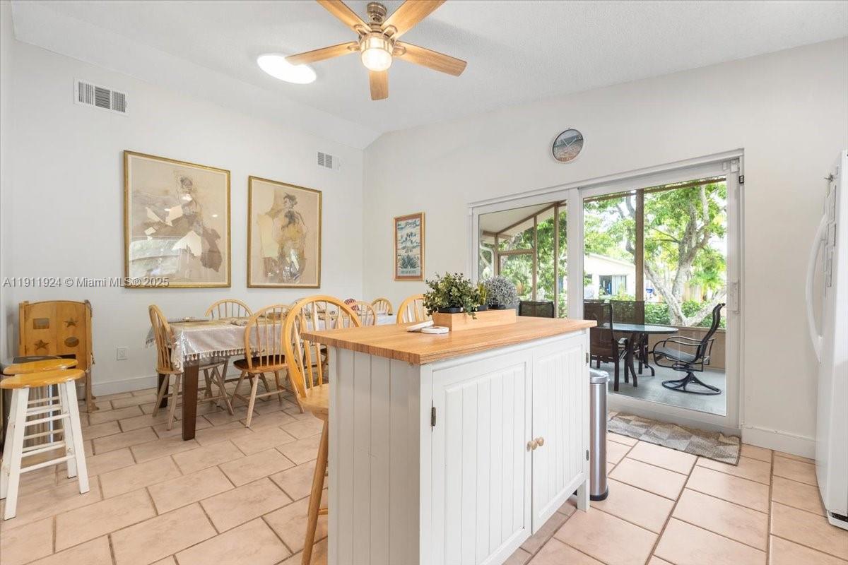 HOLLYWOOD ISLES ADD - Residential Lease