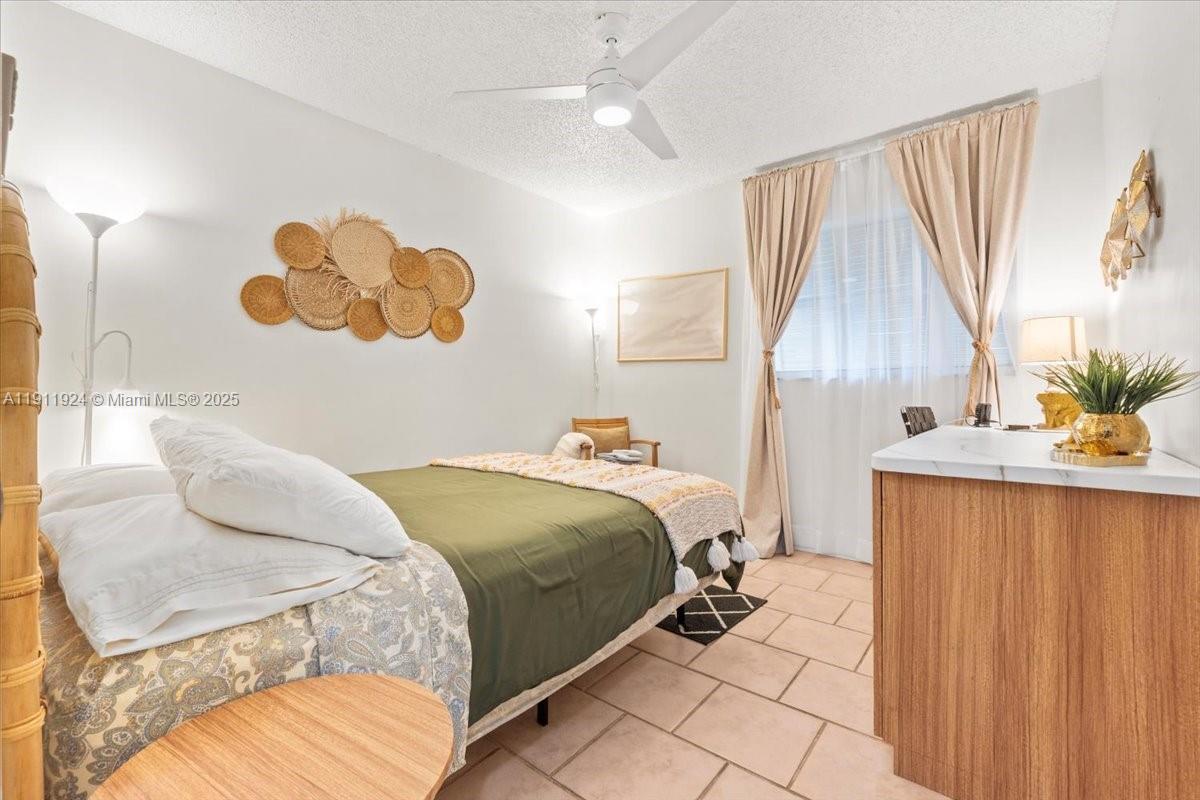 HOLLYWOOD ISLES ADD - Residential Lease