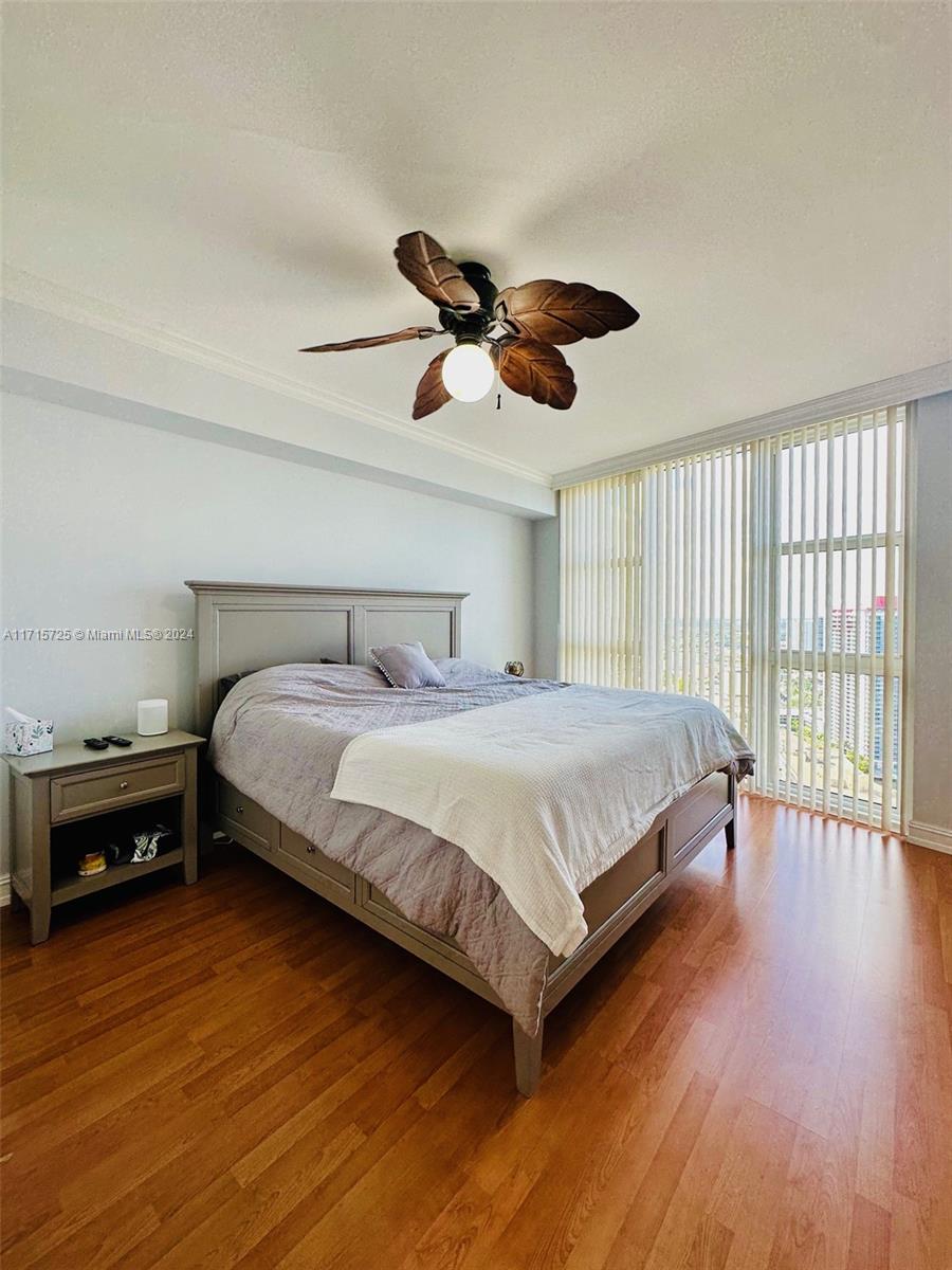 BEACH CLUB CONDO - Residential Lease