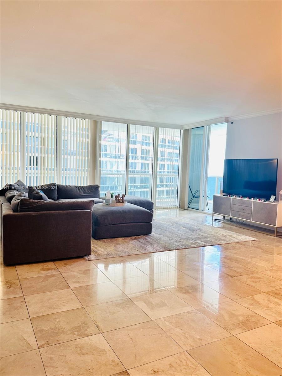 BEACH CLUB CONDO - Residential Lease