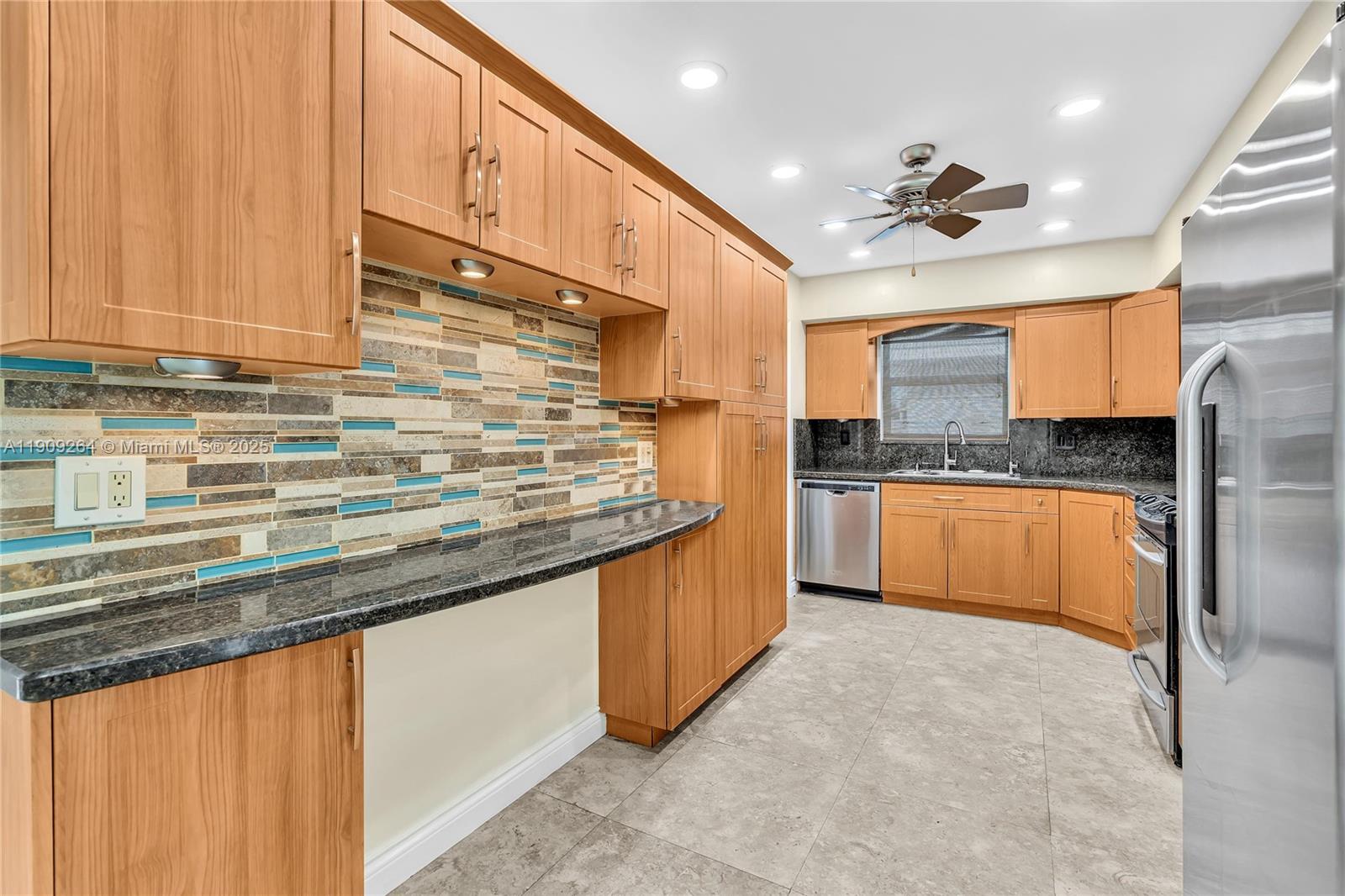 HOLLYWOOD HILLS - Residential Lease