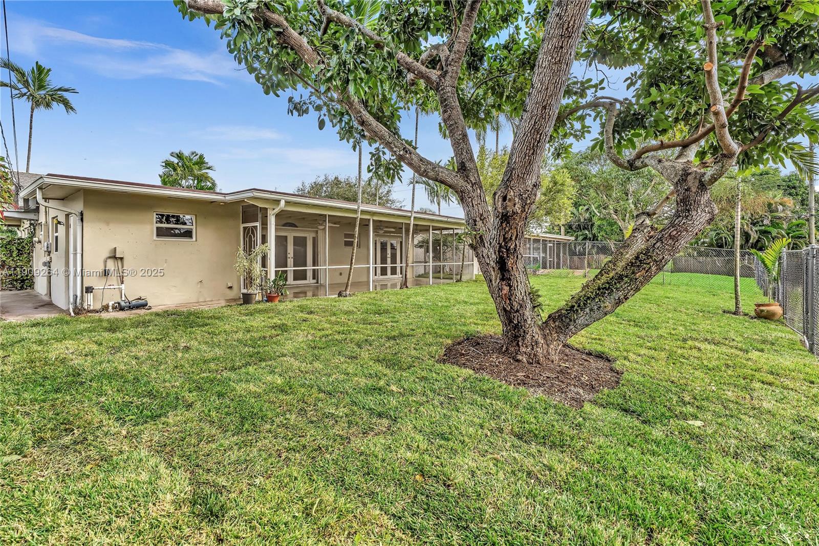 HOLLYWOOD HILLS - Residential Lease