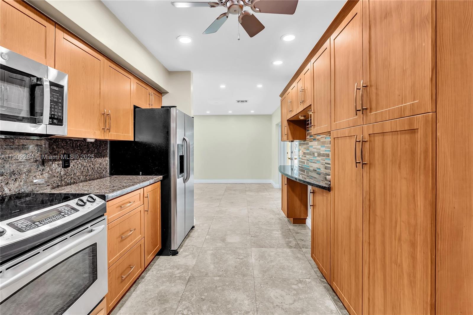 HOLLYWOOD HILLS - Residential Lease