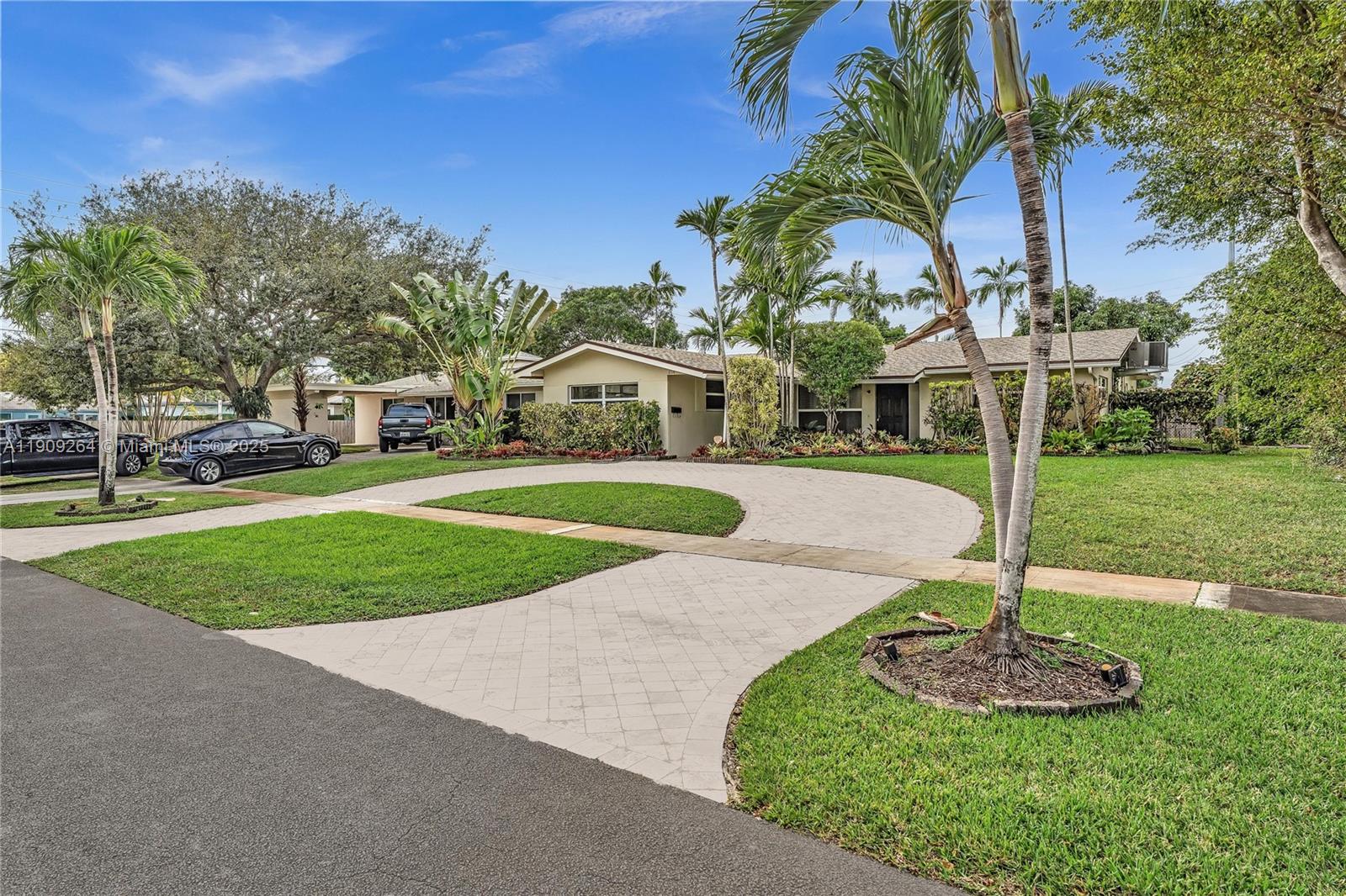 HOLLYWOOD HILLS - Residential Lease