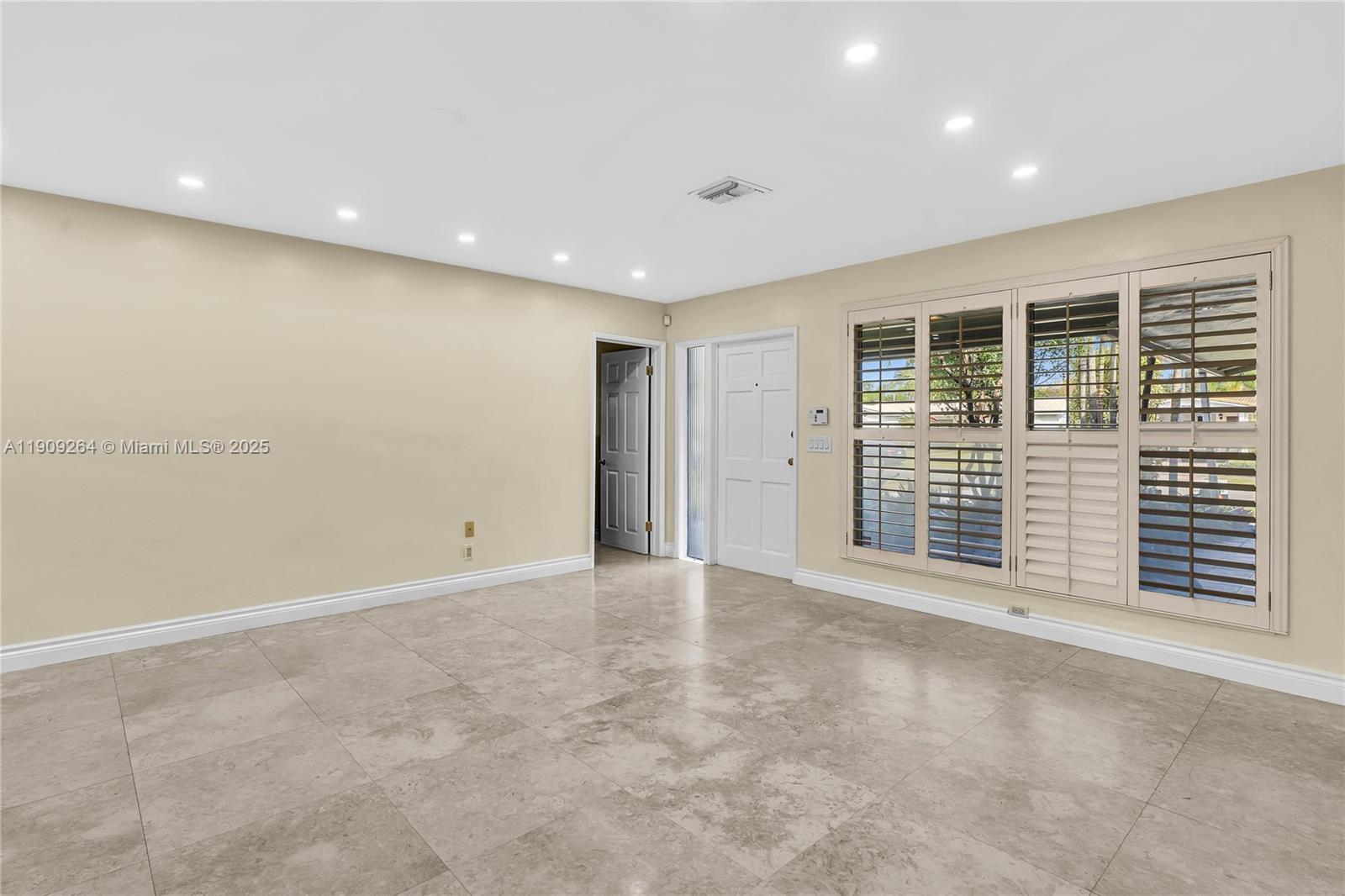 HOLLYWOOD HILLS - Residential Lease