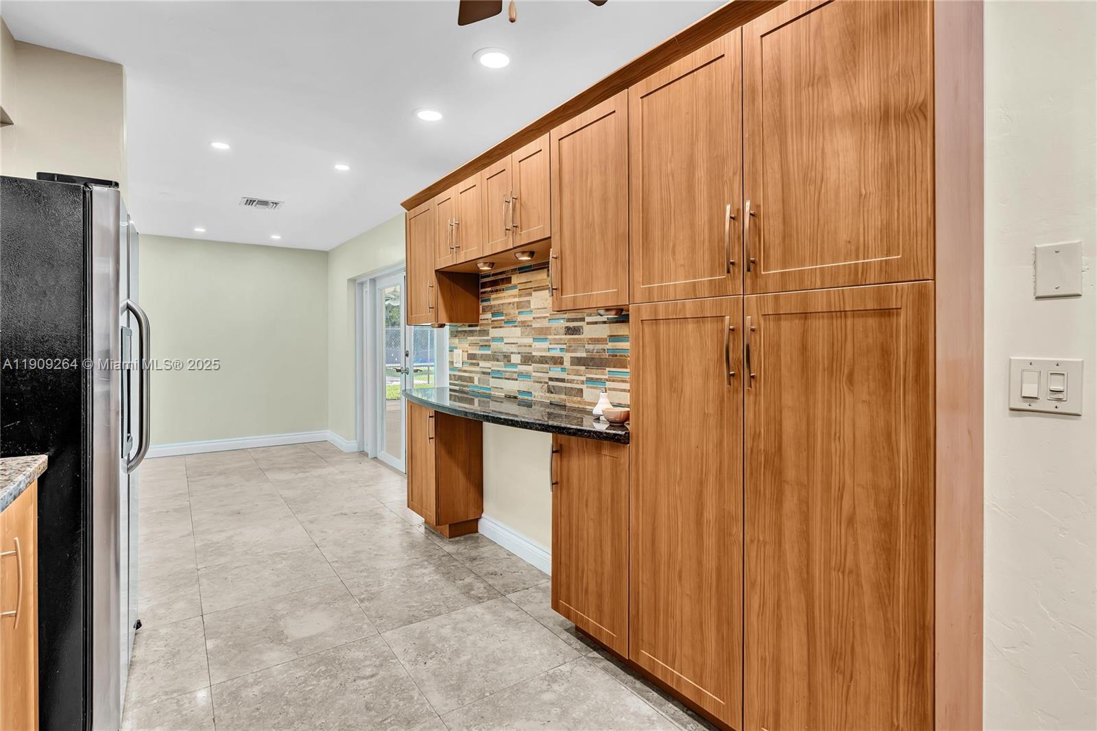 HOLLYWOOD HILLS - Residential Lease