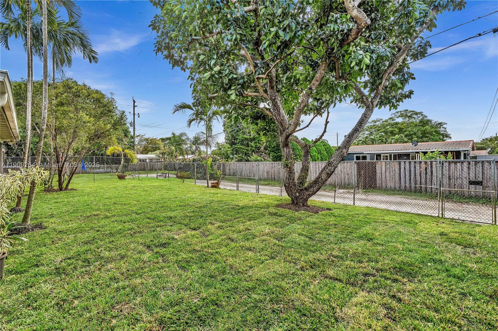 HOLLYWOOD HILLS - Residential Lease