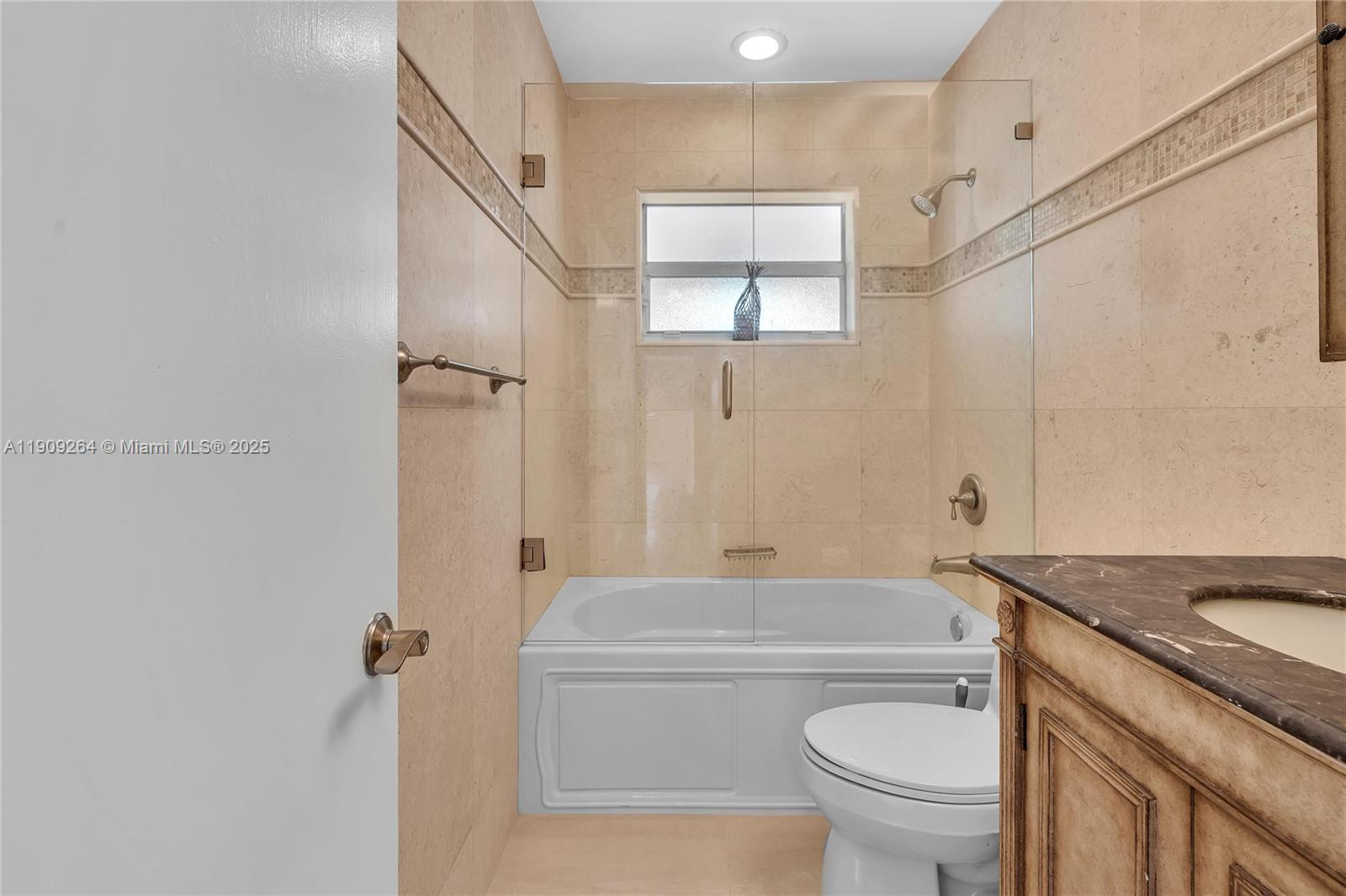 HOLLYWOOD HILLS - Residential Lease