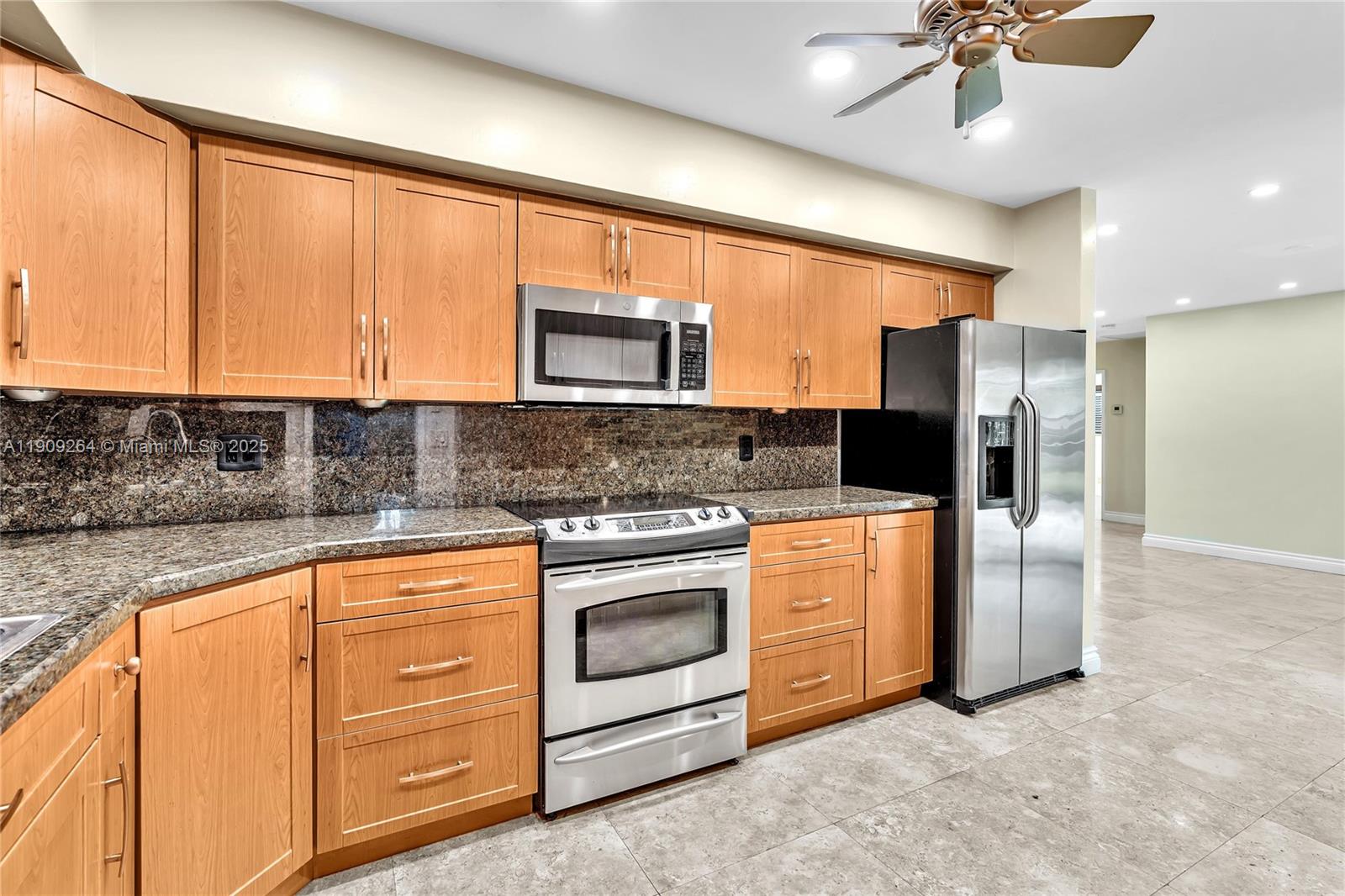 HOLLYWOOD HILLS - Residential Lease