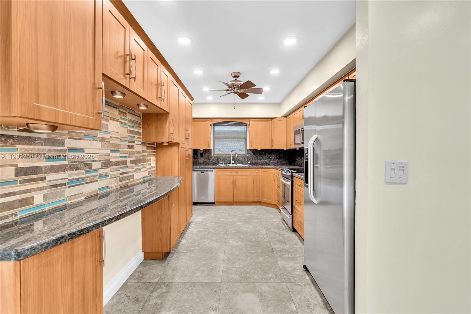 HOLLYWOOD HILLS - Residential Lease