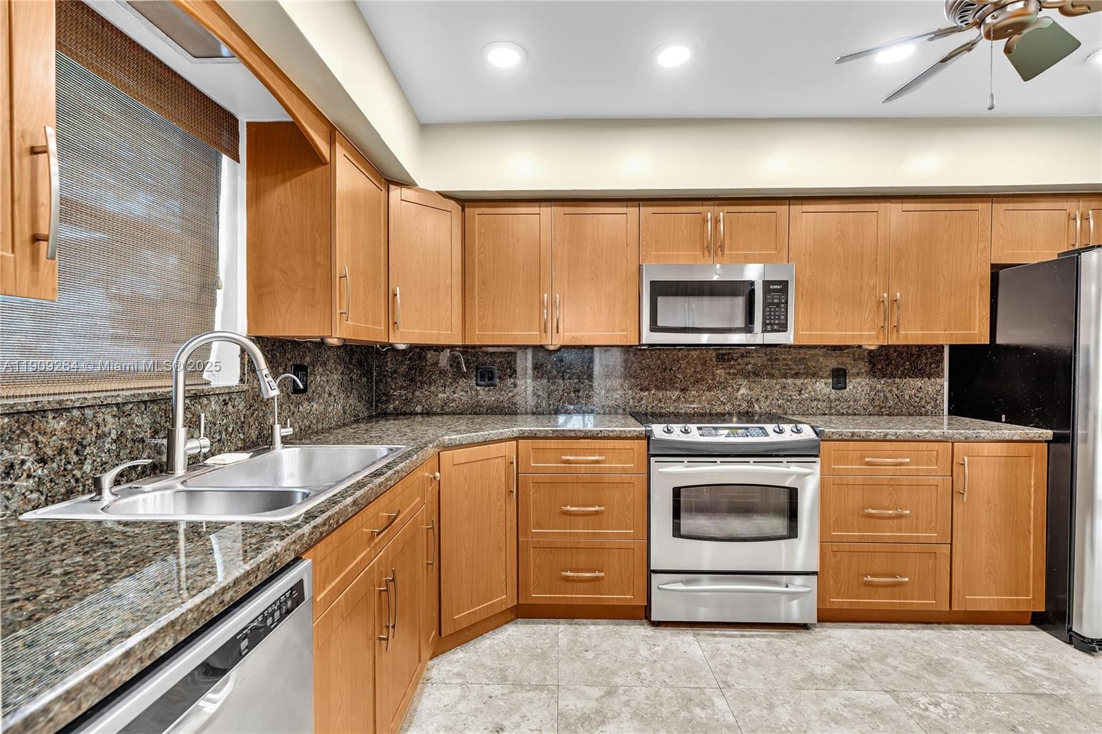 HOLLYWOOD HILLS - Residential Lease