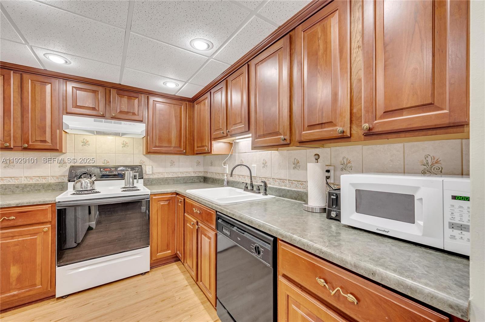 SOUTH BAY CLUB CONDO - Residential Lease