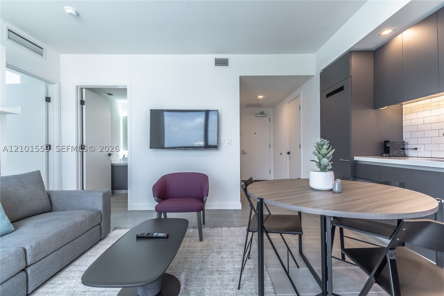 227 NE 2nd St 2906
